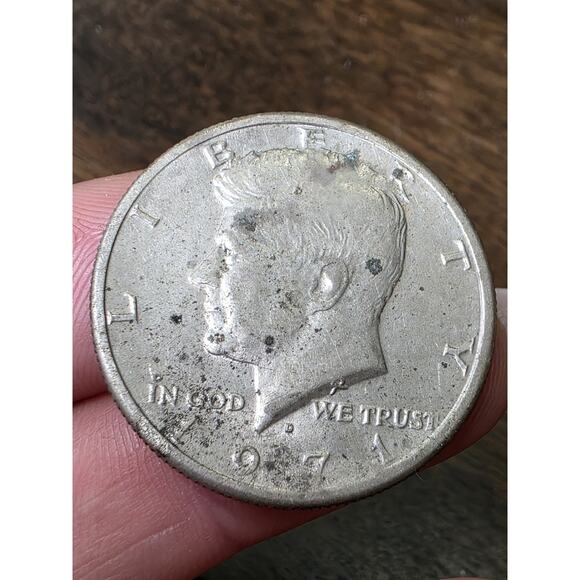 1971 D Kennedy Half Dollar Coin - circulated 2 - Picture 2 of 16